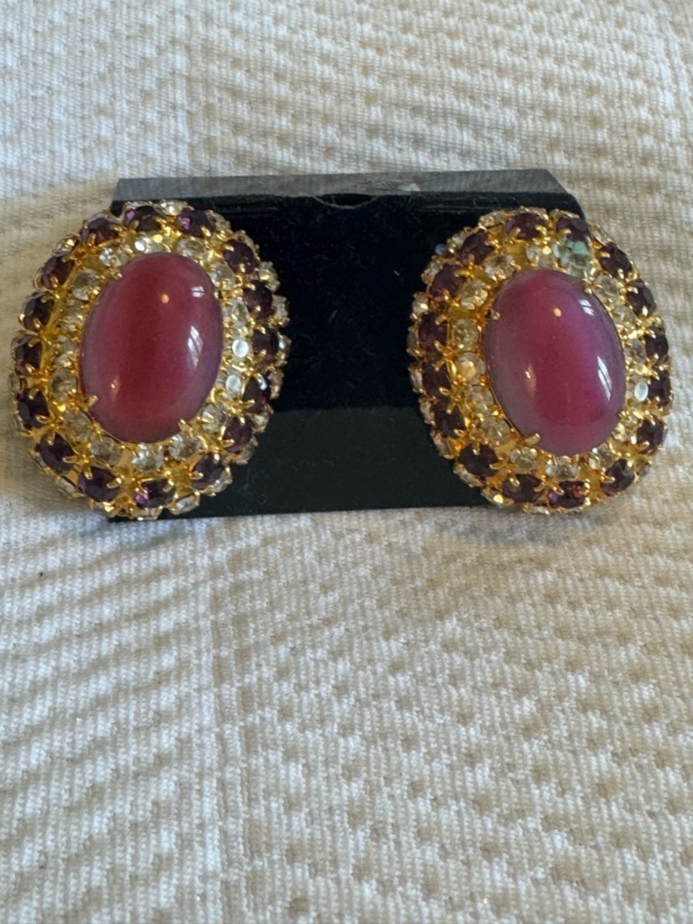 Elegant vintage clip on Gold-Tone Purple Cabochon Cluster Earrings